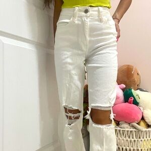 Hollister high rise white ripped dad jeans! SIZE 000R